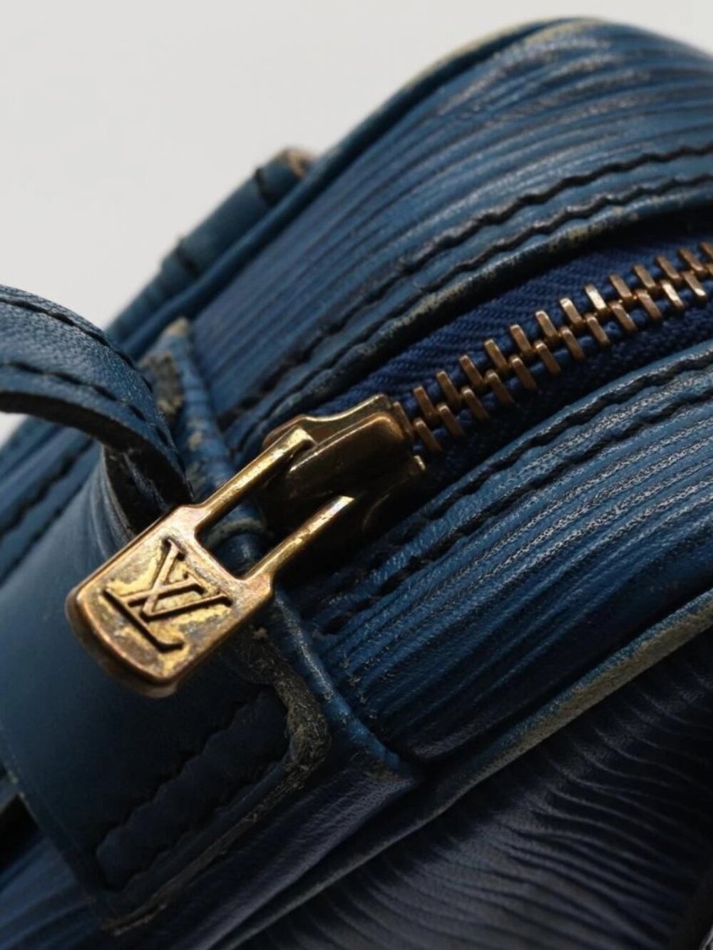 LOUIS VUITTON Epi June Feuille MM Shoulder Bag Blue M52155 LV Auth 82031 - Picture 10 of 16
